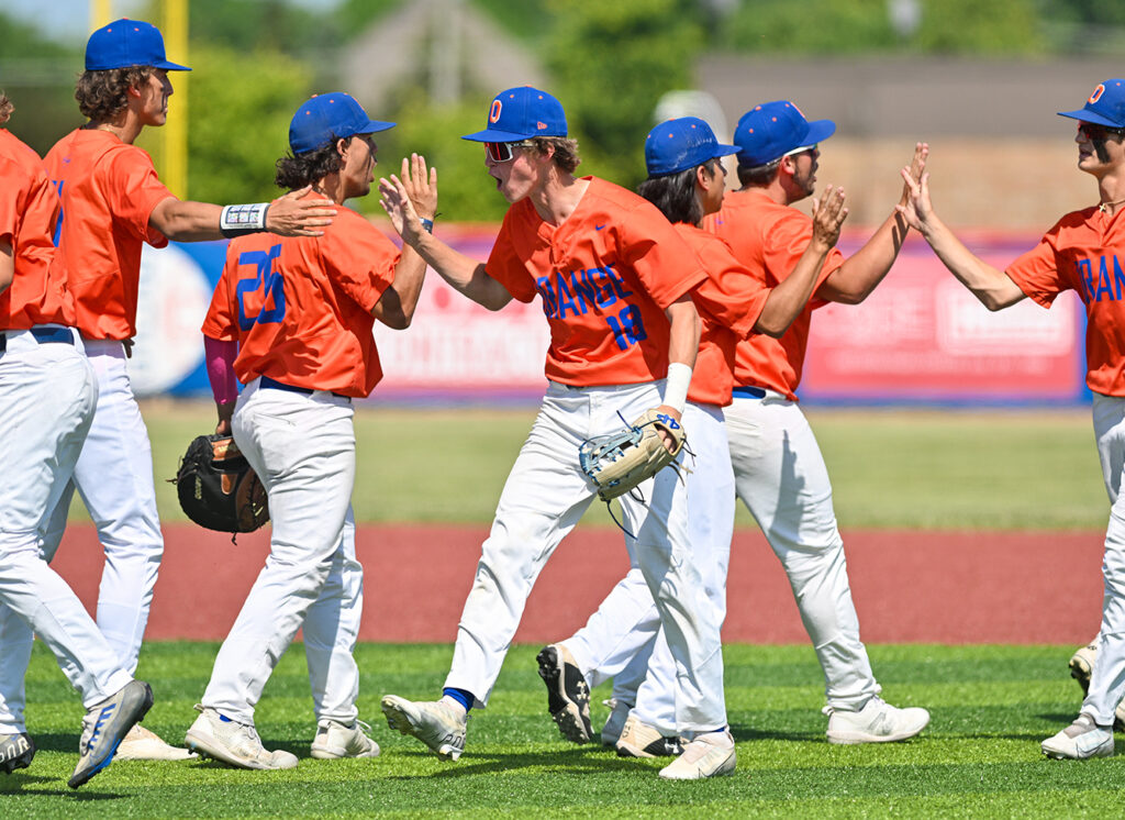 Olentangy Orange baseball team celebrates win