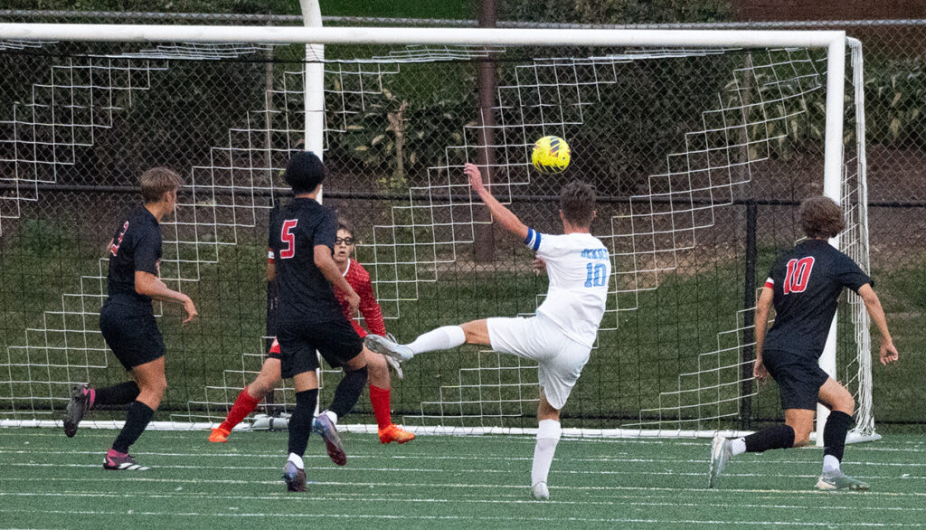 Olentangy Berlin's Ryko Boudurov scores