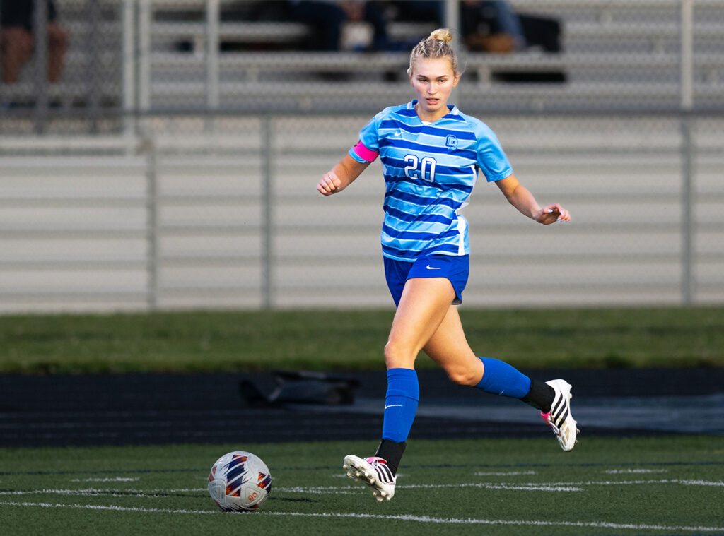 Olentangy Berlin's Fina Davy dribbles soccer ball