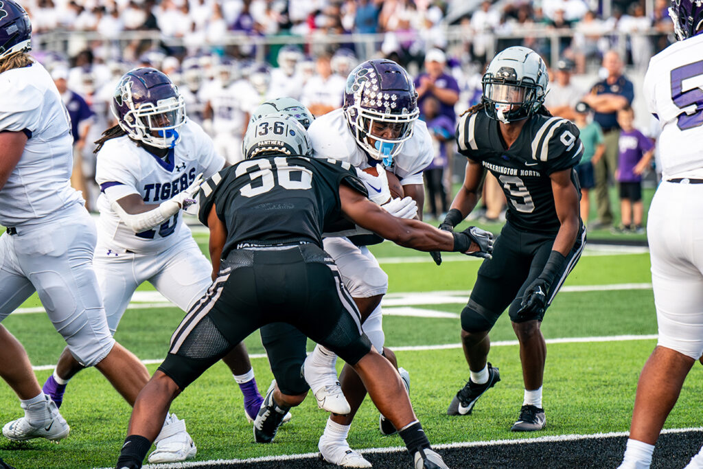 Pickerington Central's Kaejuan Alexander scores