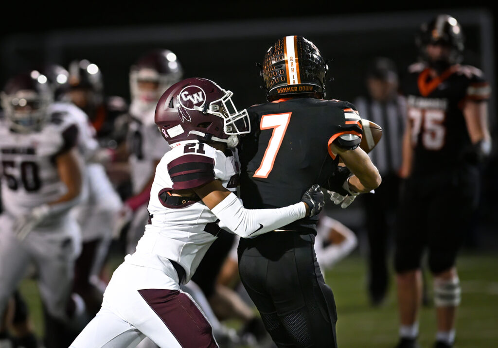 Canal Winchester's Eliyah Mason breaks up a pass