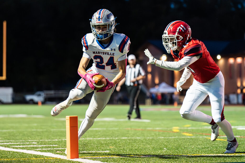 Marysville's Nathan Wood runs to pylon 10.06.23