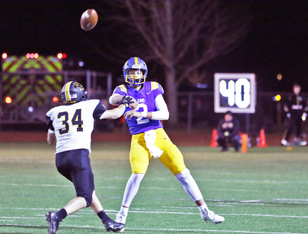 Football Upper Arlington’s field goals, stingy defense topples top