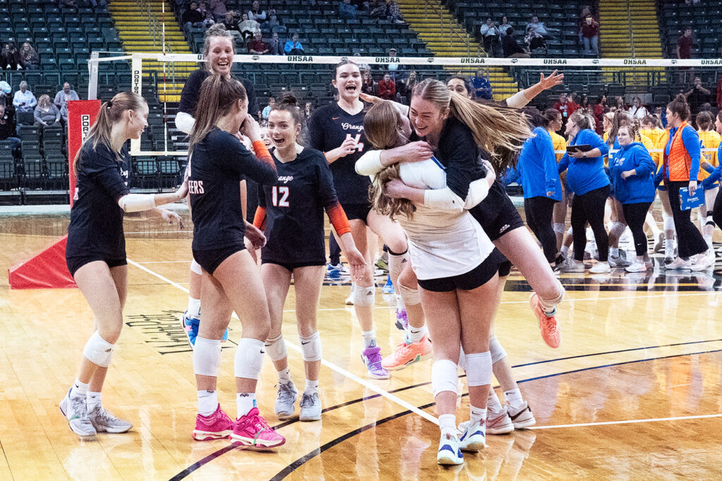 Olentangy Orange girls volleyball team celebrates win