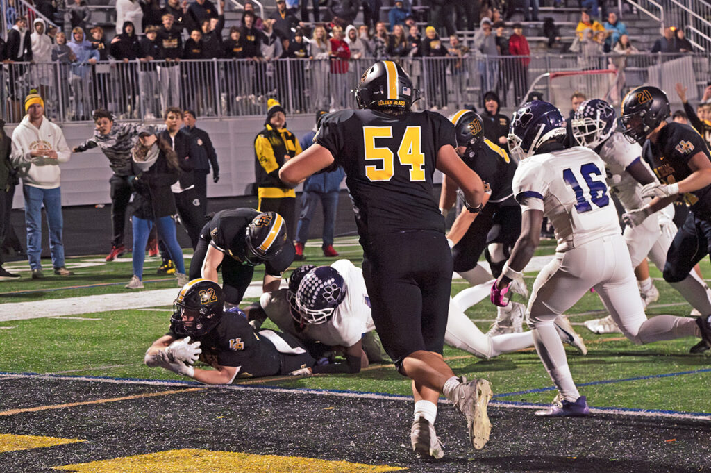 UA's Connor McClellan scores a touchdown