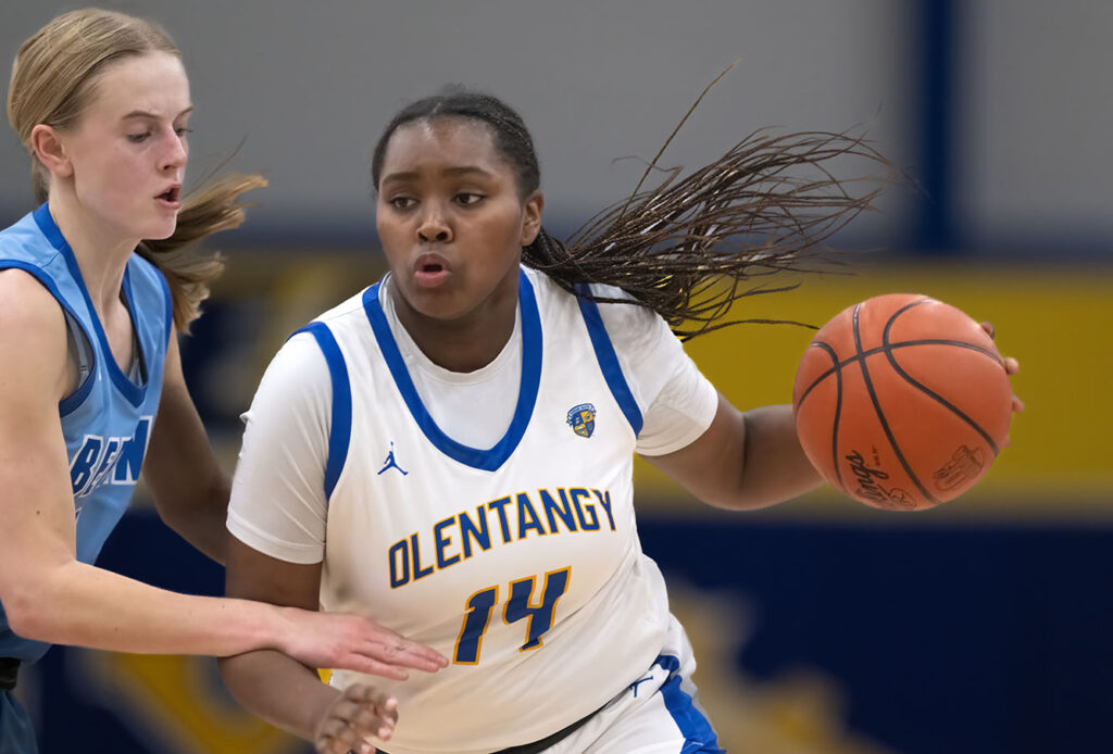 Olentangy’s Sydney Mobley drives with basketball