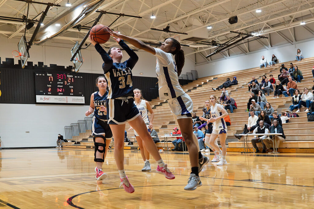 Teays Valley's Tessa Horsley shoots basketball