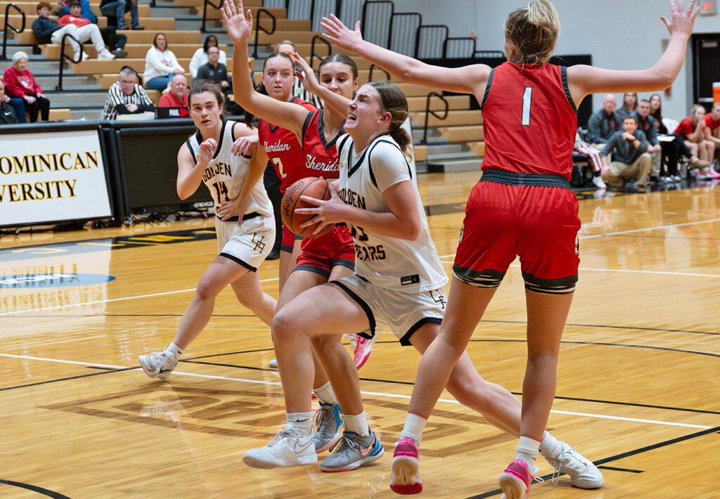 Upper Arlington's Elizabeth Hunt drives