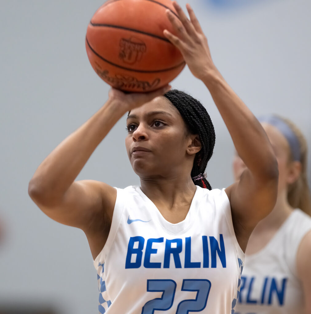 Olentangy Berlin's Layla Merriweather shoots free throw