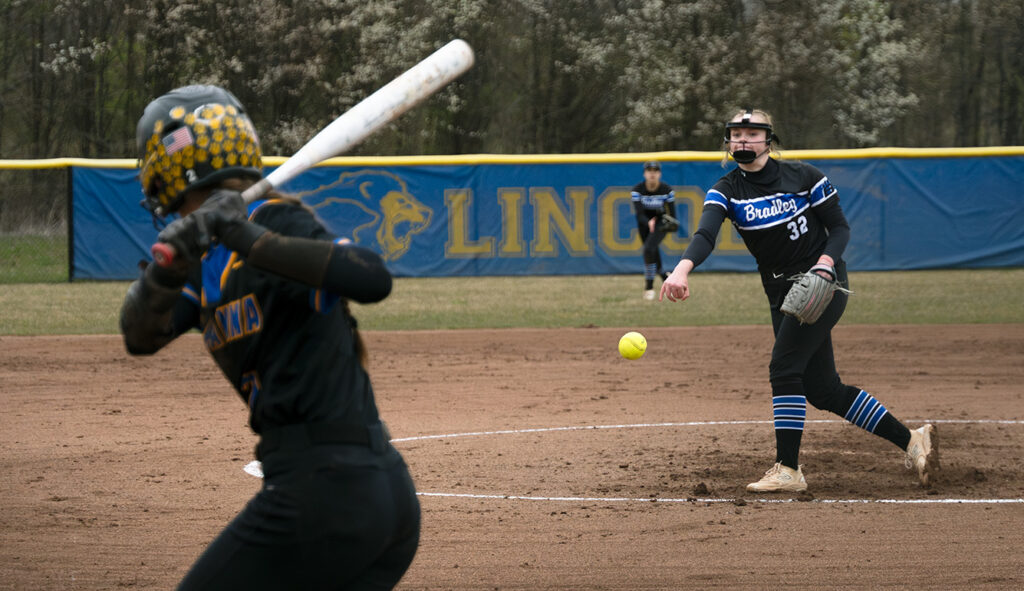 Hilliard Bradley's Mickey Moody pitches