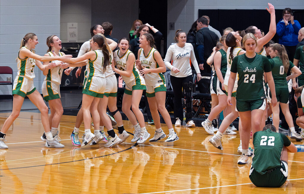 Newark Catholic celebrates win