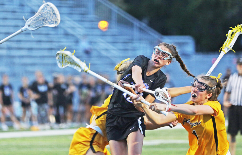 Olentangy Liberty's Isabelle Pohmer shoots