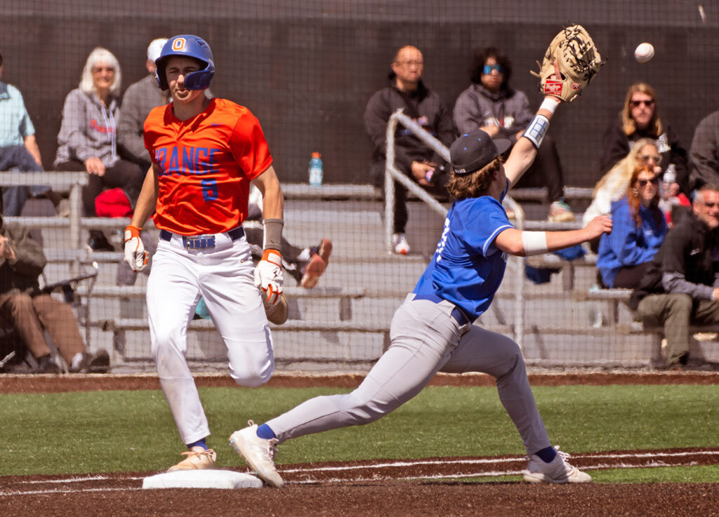 Olentangy Orange's Keegan Knupp beats out bunt