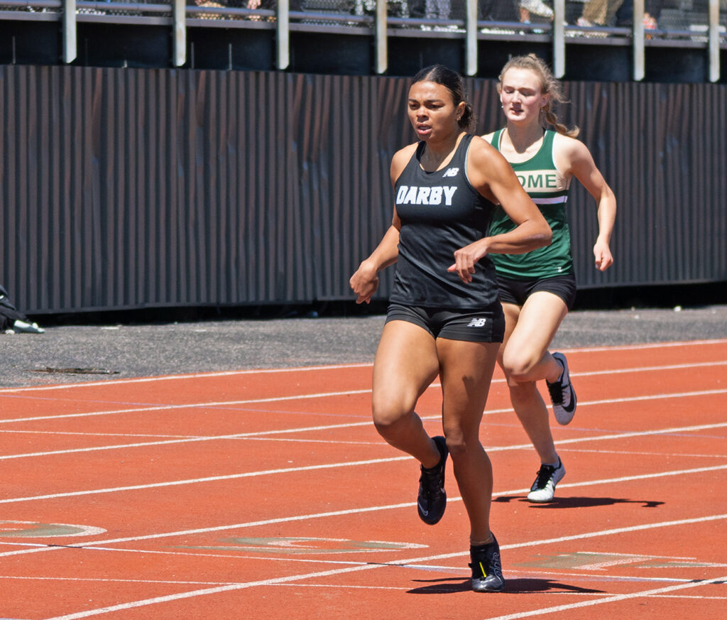 Hilliard Darby's Ady Armstrong 400m finish
