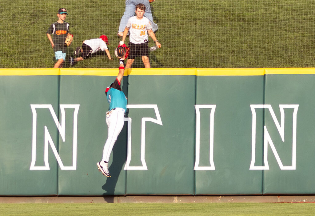 Clippers' George Valera makes catch at wall