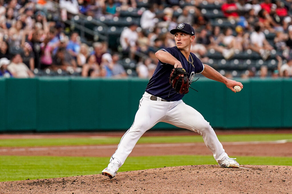 Clippers Doug NIkhazy pitches