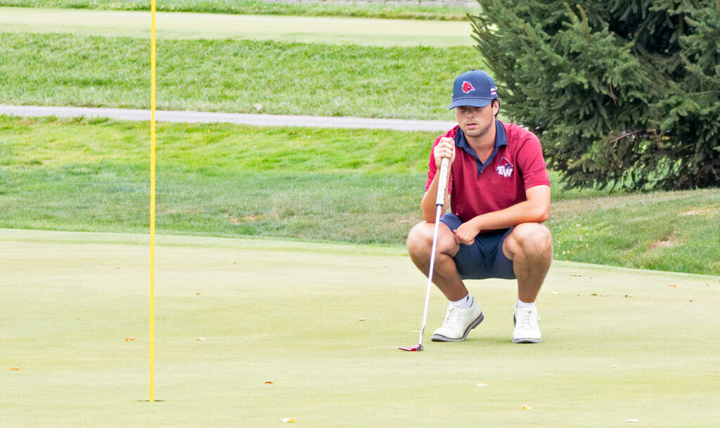 Thomas Worthington's Jack Flores lines up putt