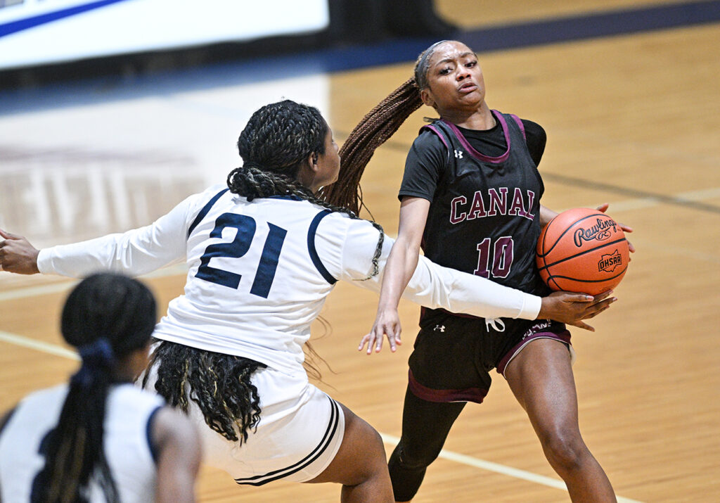 Canal Winchester's Pierce Cephas dribbles