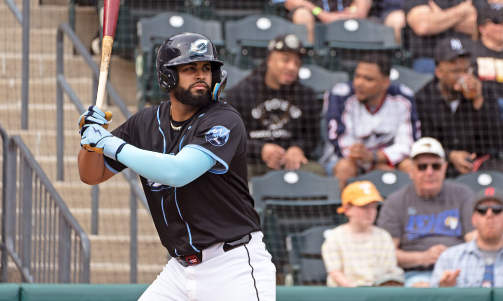 Clippers Johnathan Rodriguez bats