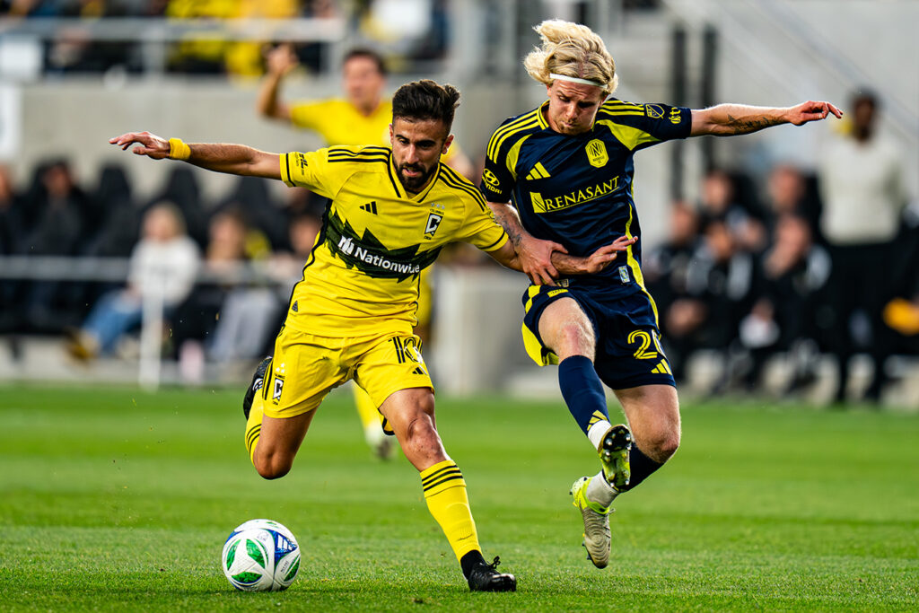 Crew's Diego Rossi battles for ball