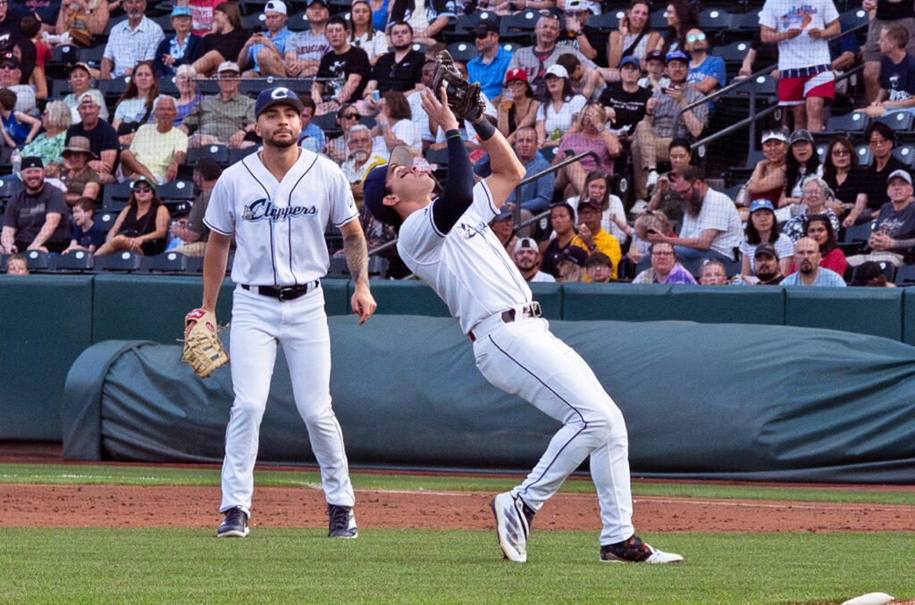 Clippers' Christian Cairo catches pop-up