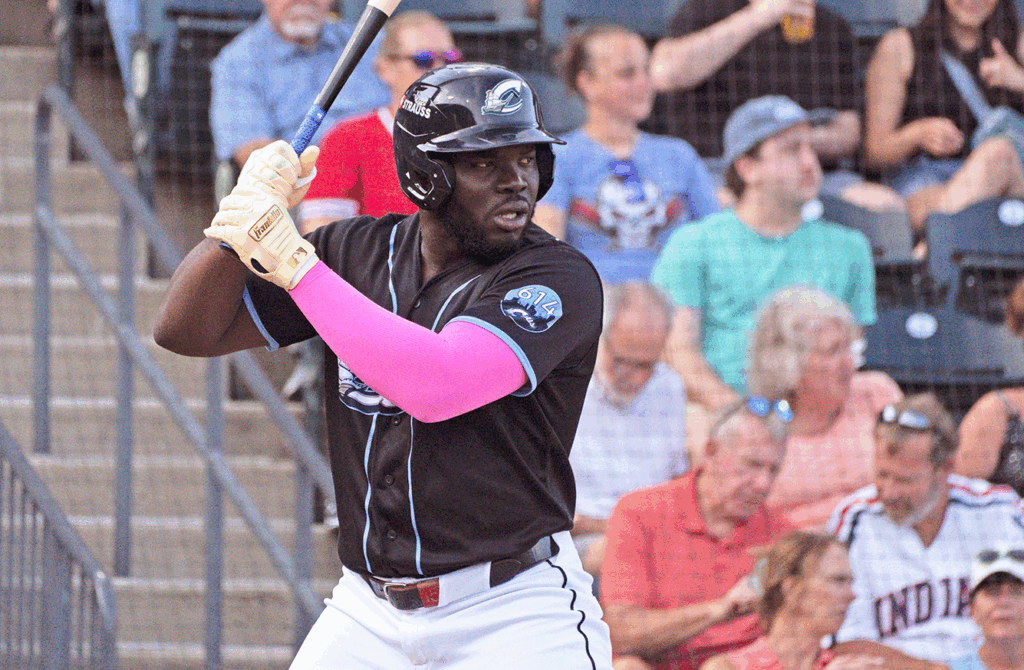 Clippers Jhonkensy Noel closeup at bat