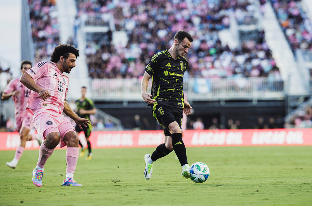 Crew Daniel Gazdag dribbles soccer ball