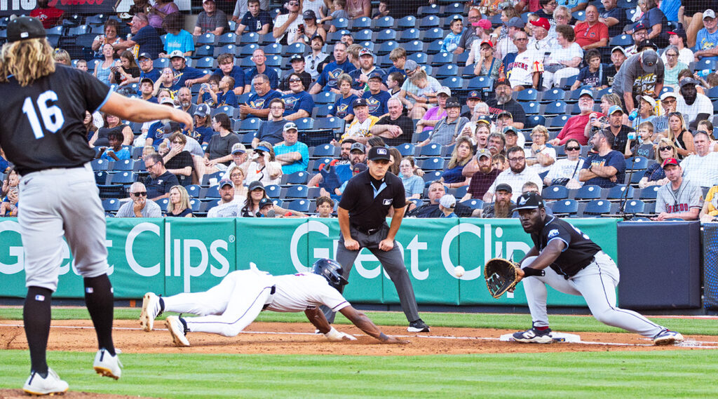 Clippers first baseman Jhonkensy Noel takes throw over