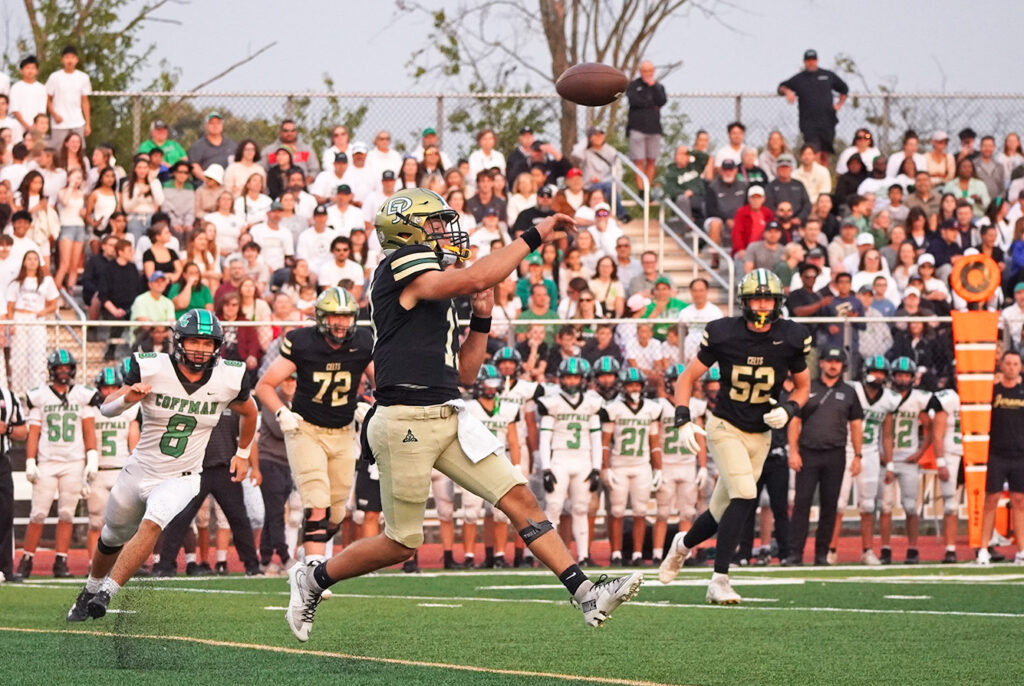 Jerome football Nolan Peoples throws