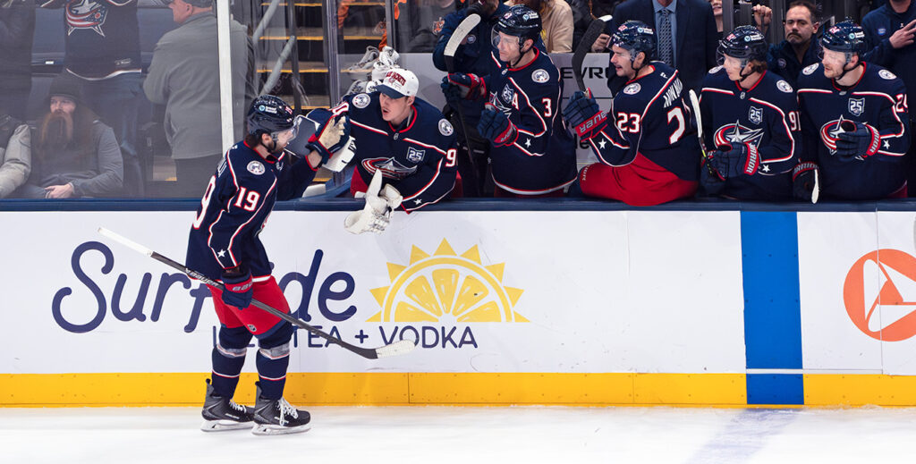 CBJ Adam Fantilli congratulated by bench