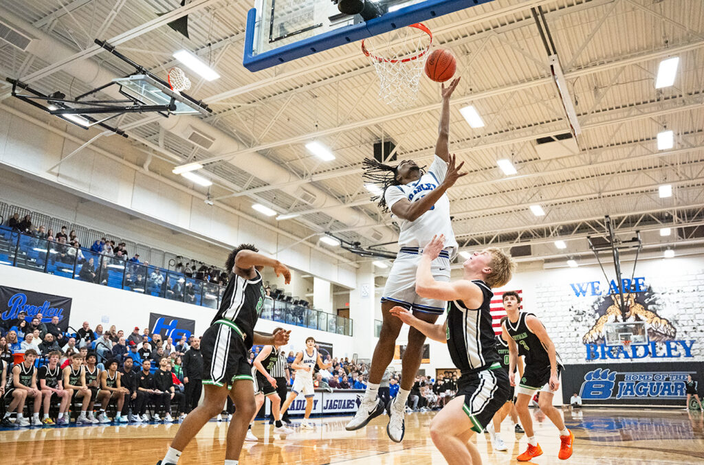 Hilliard Bradley's Jayden Reed-Davis lays it up