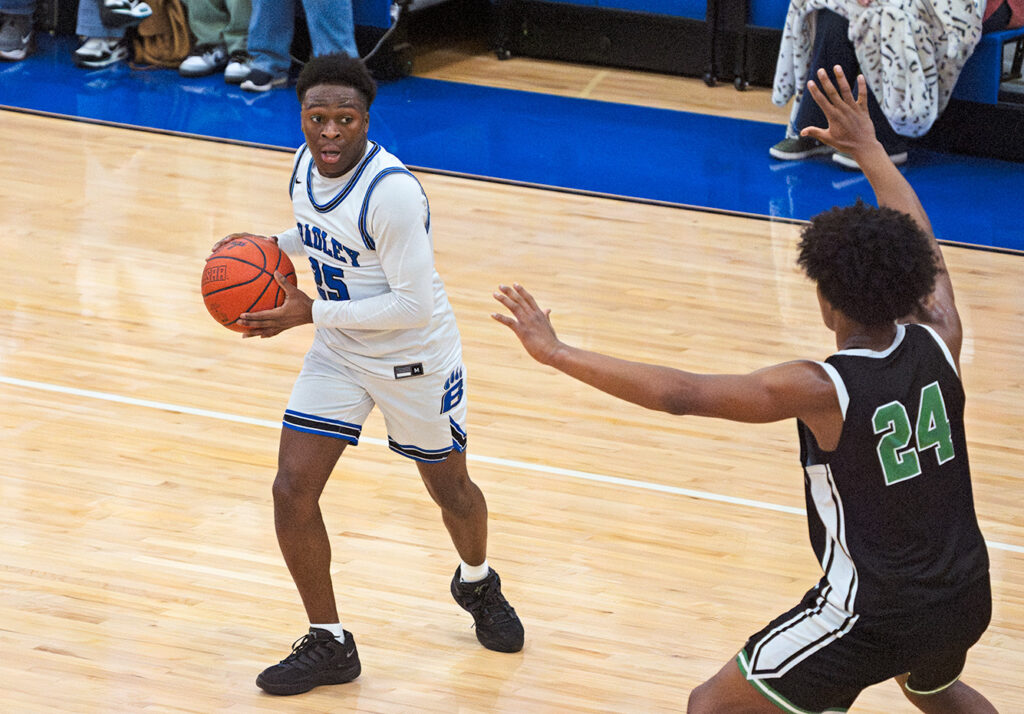 Hilliard Bradley's Jordan Reed Davis looks to pass
