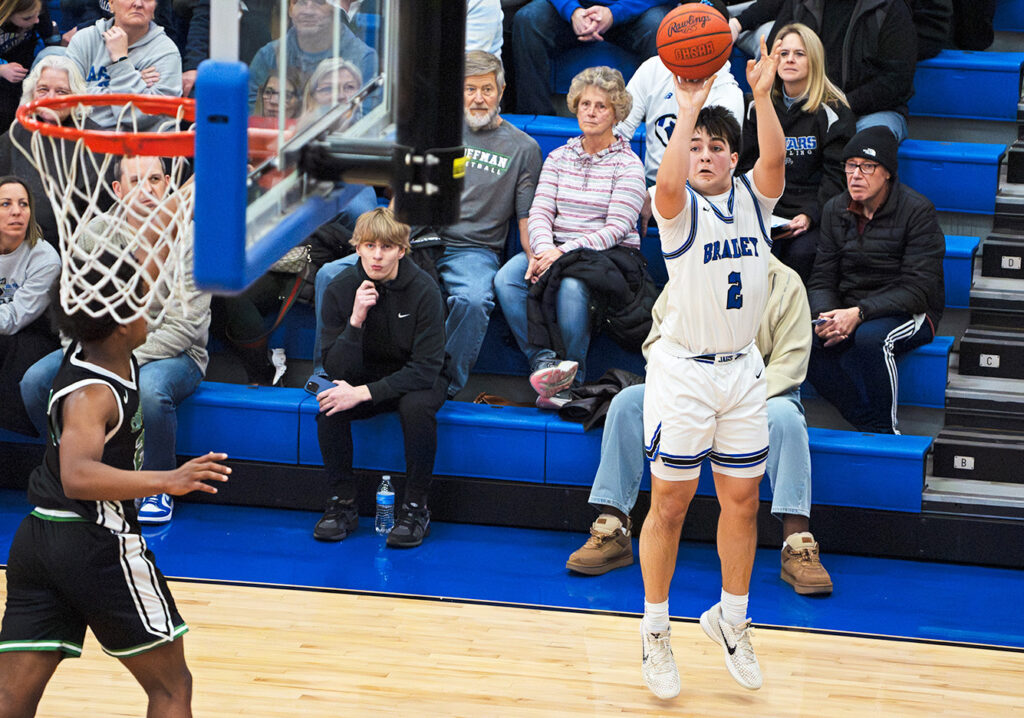 Hilliard Bradley's Will Mojica shoots from corner