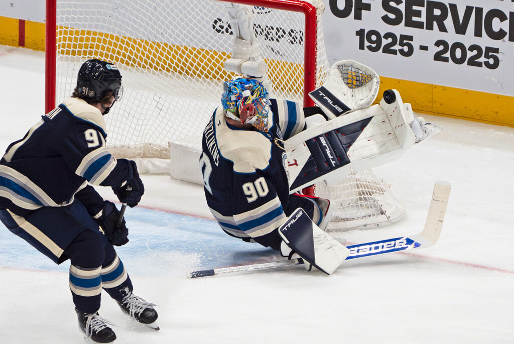 CBJ's Elvis Merzlikins makes save