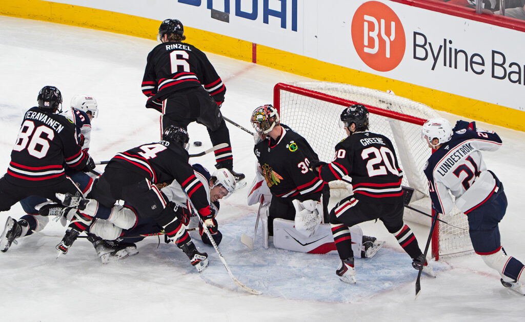 CBJ scrum in front of Chicago net