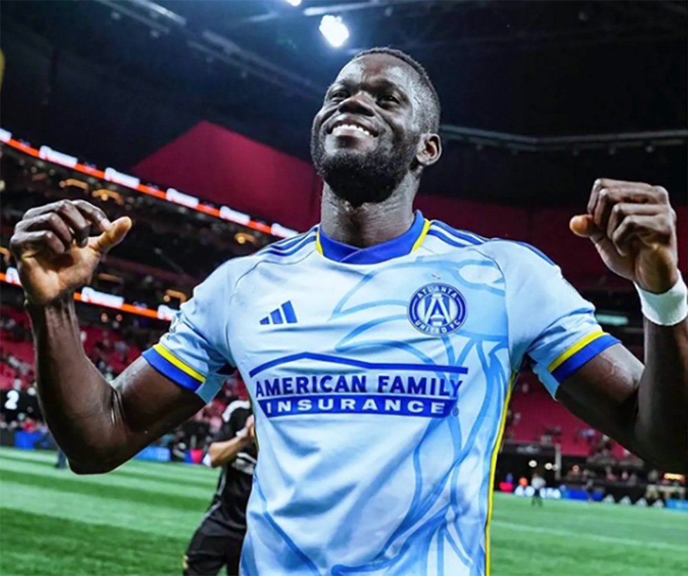 Crew's Jamal Thiaré on pitch