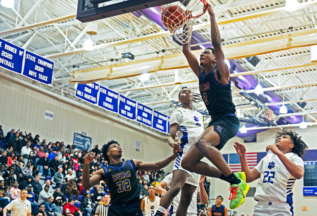 Reynoldsburg's Jorden Bowens dunks