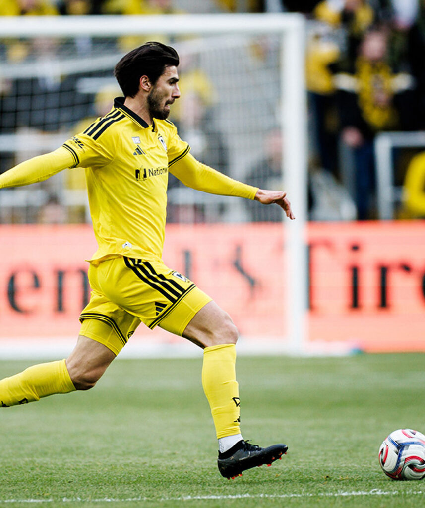Crew's André Gomes attacks side graphic