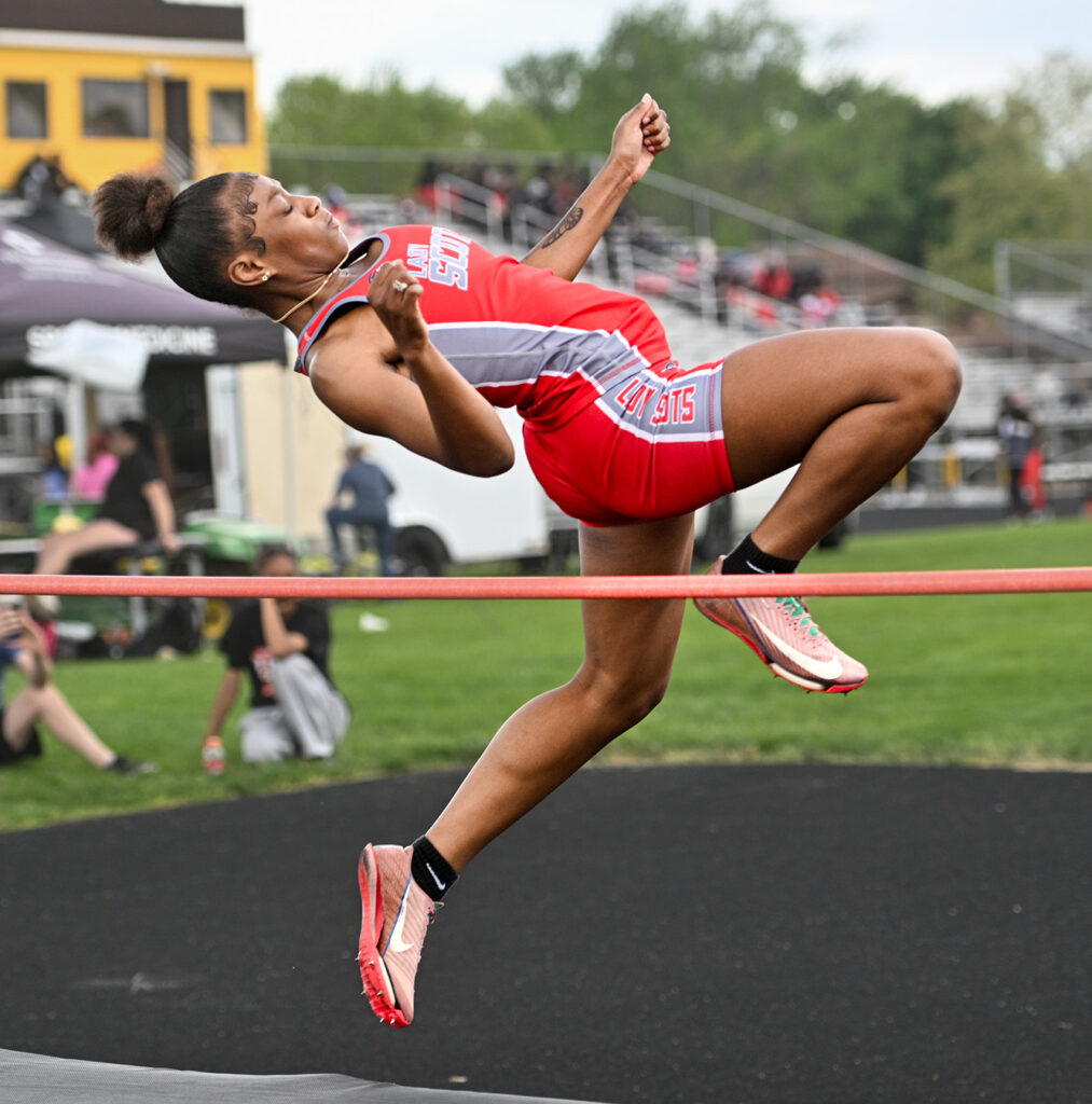 Walnut Ridge's Davaeh Smith high jump