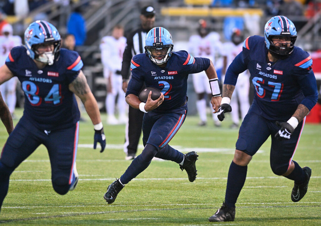 Aviators Jalen Morton rushes