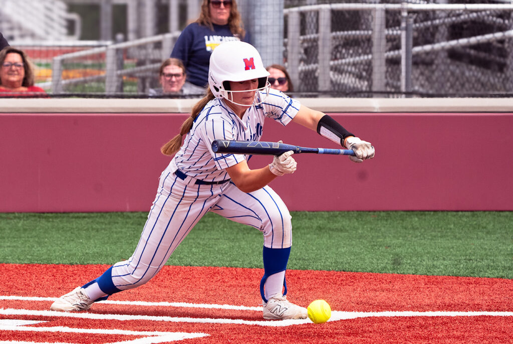 Marysville's Kylie Snyder bunts