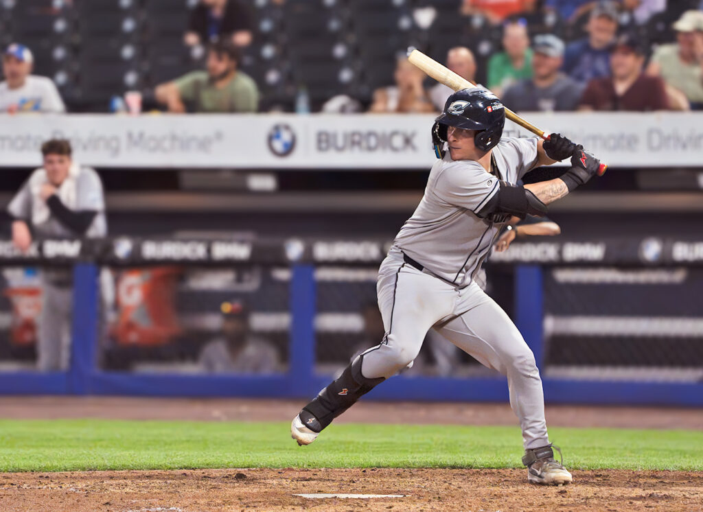 Clippers Cooper Ingle bats