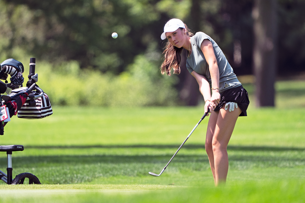 Dublin Jerome's Mallory Quickel chips onto green