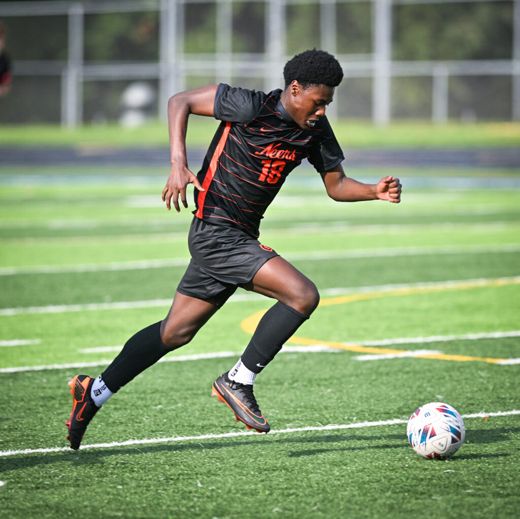 Olentangy Orange's Daniel Diawuo heads down the pitch