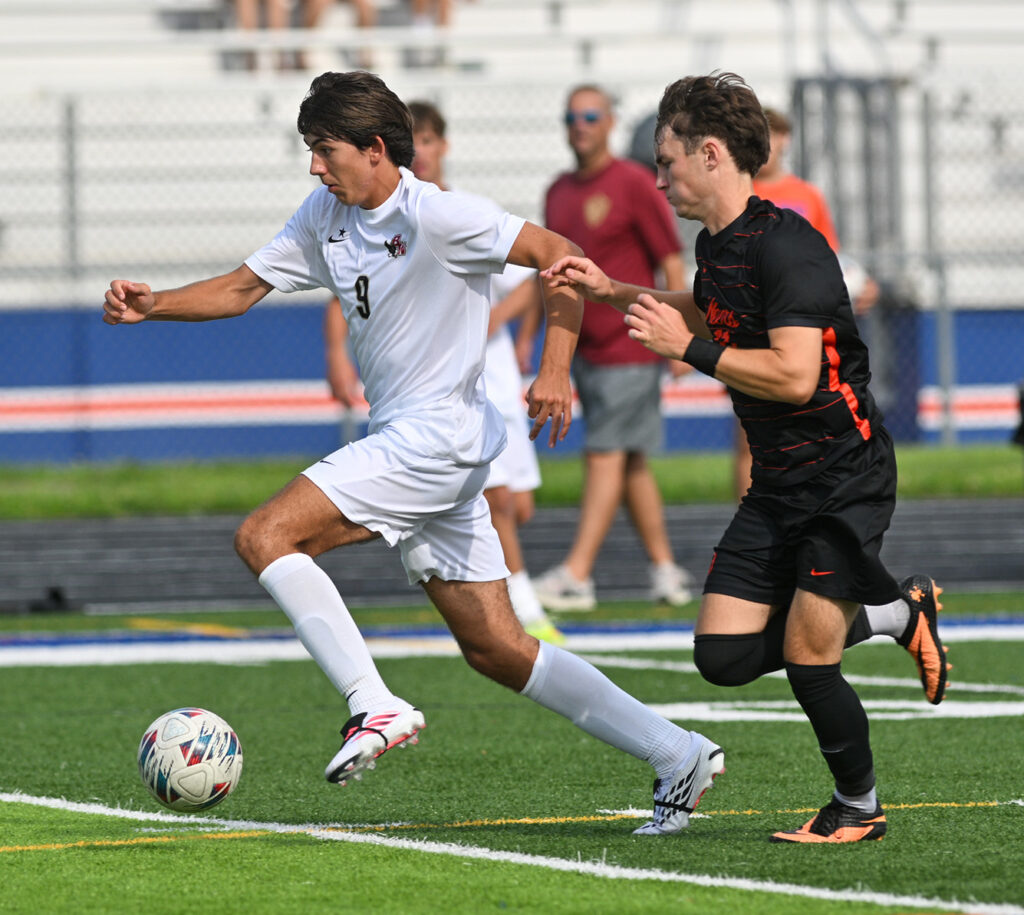 Watterson's Matthew Staravecka beats defense