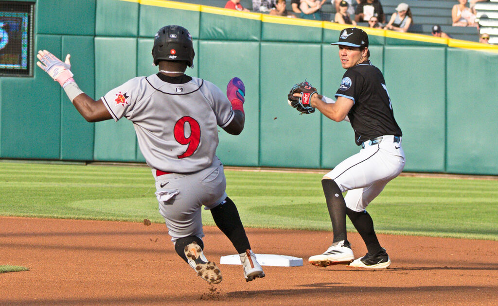 Clippers' Milan Tolentino turns double play