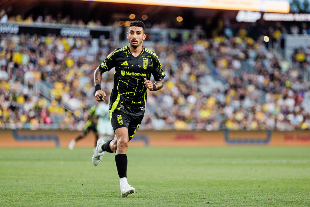 Crew's Santiago Rodríguez on pitch