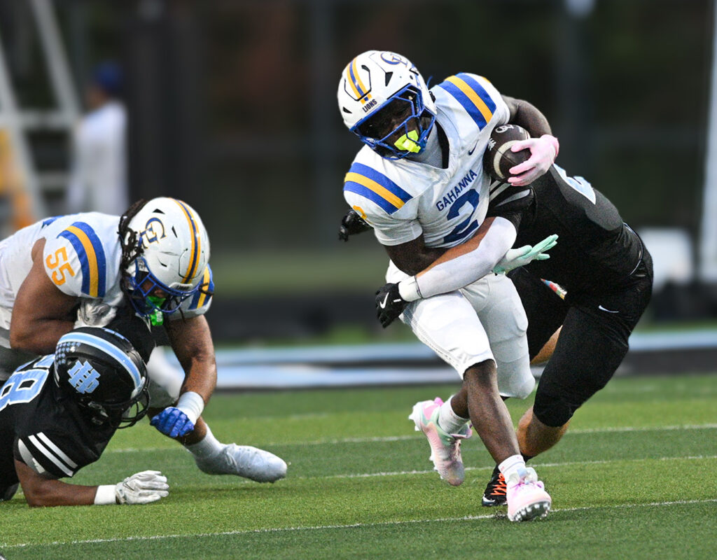 Gahanna's Leon Cummings runs the ball