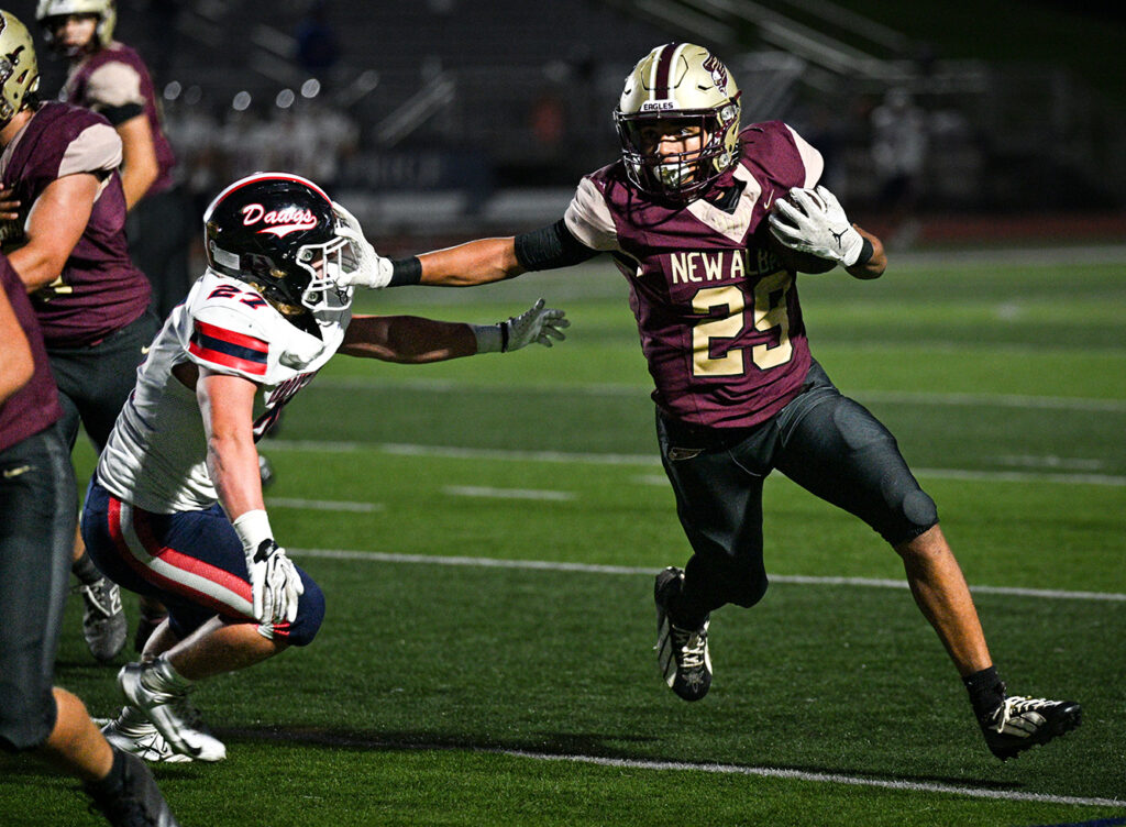 New Albany's Maddox Vann runs the ball