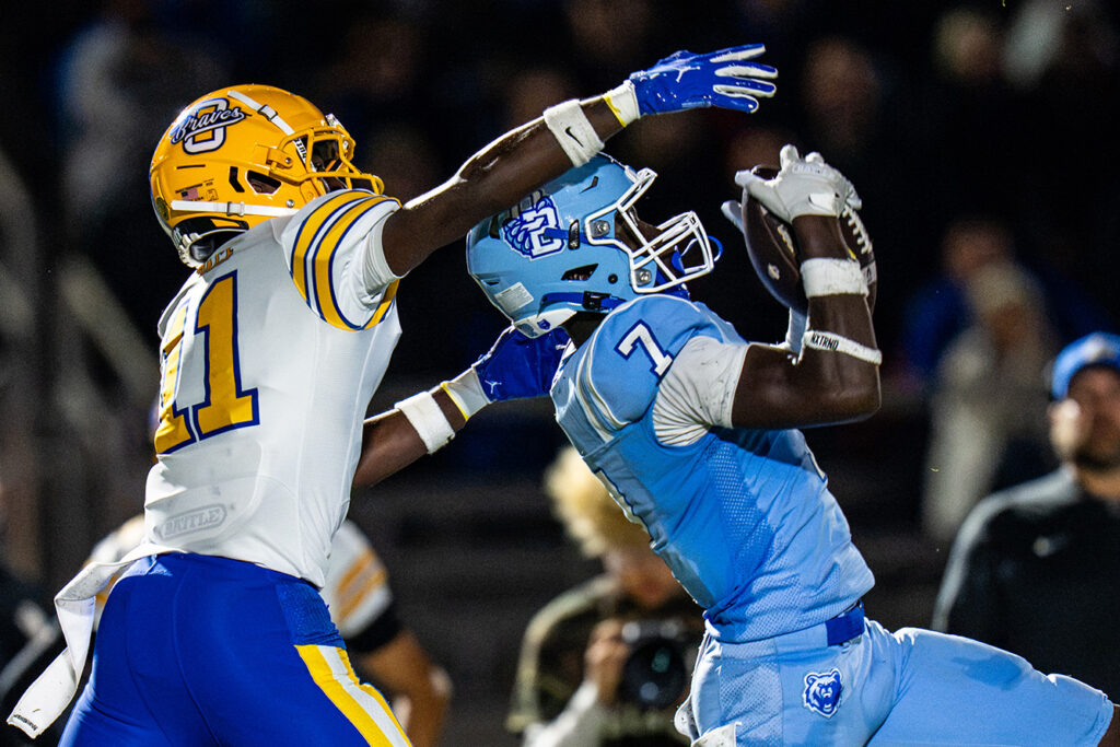 Berlin's Abe Davis makes tough catch